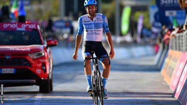 Alex Dowsett wins stage eight