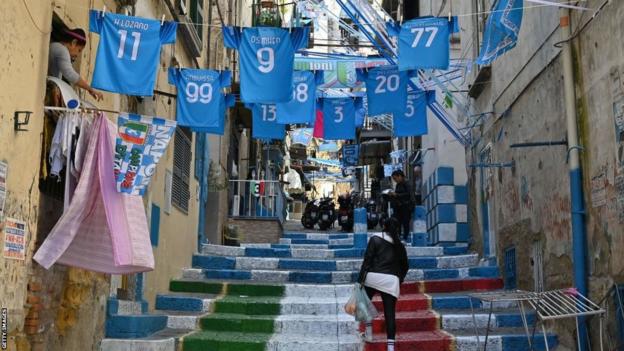 Football Travel: S.S.C. Napoli - Outside Write