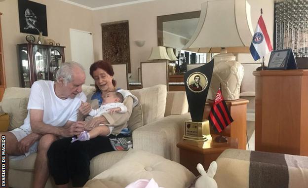 Evaristo de Macedo with his wife and granddaughter