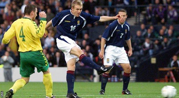 Darren Fletcher scores the winner for Scotland against Lithuania in 2003