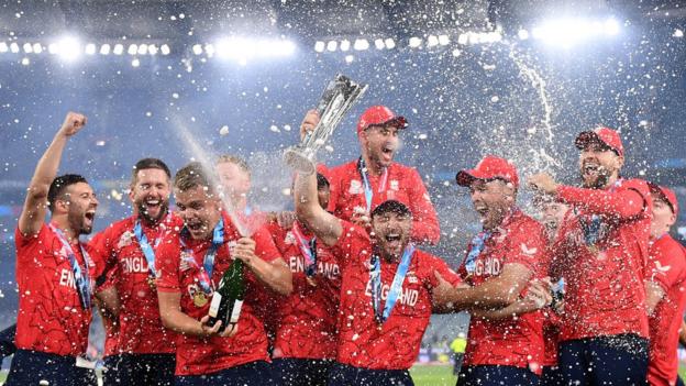 England celebrating their T20 World Cup victory