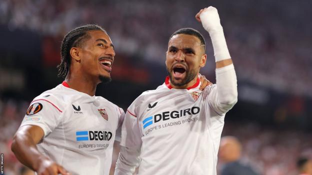 Youssef En-Nesyri celebrates Sevilla's third goal