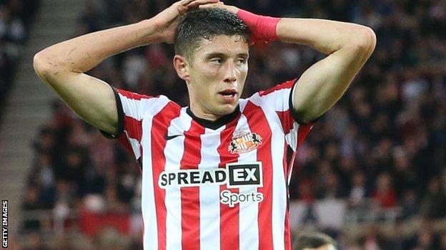 Ross Stewart: Sunderland striker out for up to 12 weeks with thigh injury -  BBC Sport