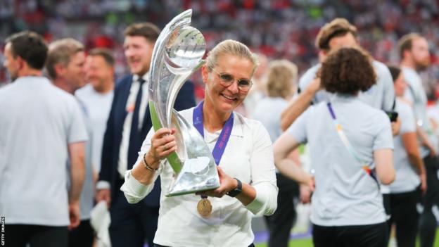Sarina Wiegman holds the Euro 2022 trophy