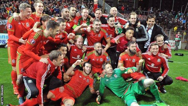 Wales celebrate Euro 2016 qualification in Bosnia-Herzegovina