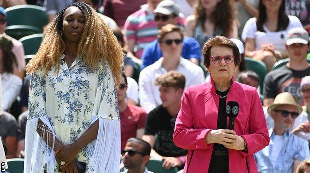 Venus Williams (l) and Billie Jean King (r)