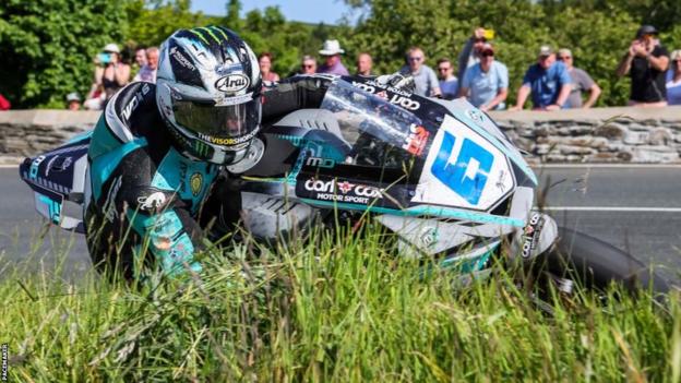 Michael Dunlop shaves the grass on his Yamaha Supersport machine