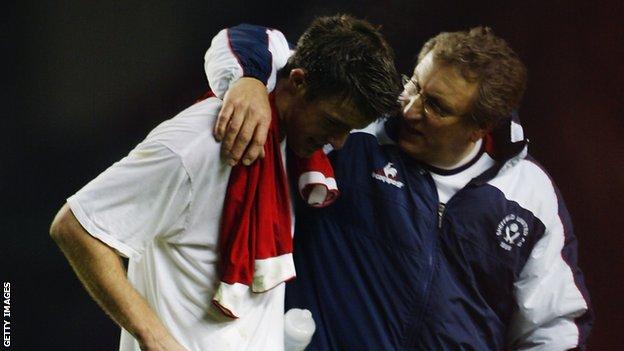 Neil Warnock puts his arm around former midfielder Michael Brown after the 2003 League Cup semi-final loss to Liverpool