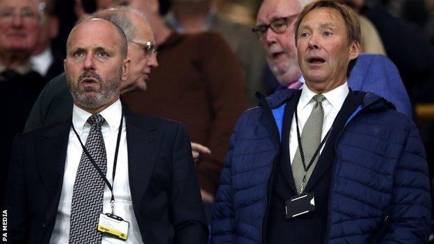 Mark Bowen and Reading chief executive Nigel Howe