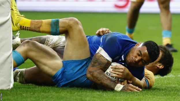 Monty Ioane scores a try for Italy against Uruguay
