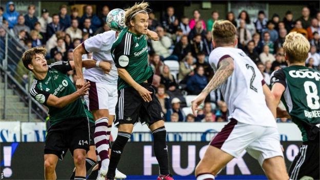 Lawrence Shankland pulls 1  backmost  for Hearts