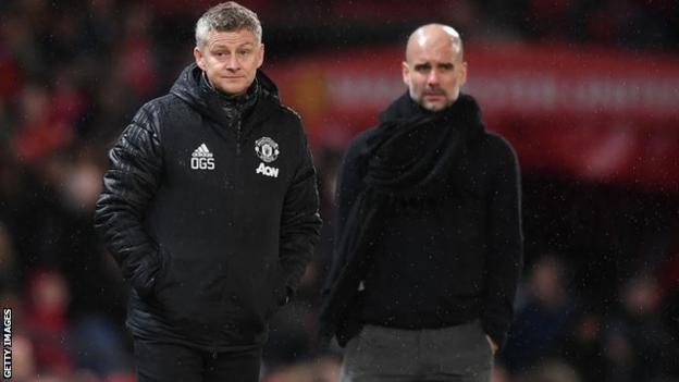 Le patron de Manchester United Ole Gunnar Solskjaer et le manager de Manchester City Pep Guardiola sur la ligne de touche