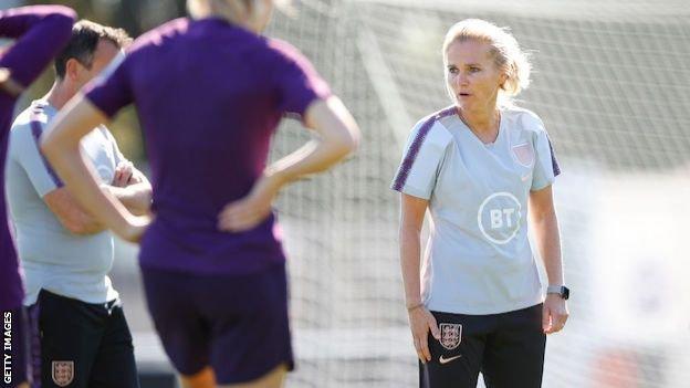 Sarina Wiegman leads England training