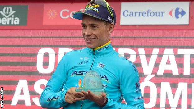 Astana's Miguel Angel Lopez won Stage 11 and was presented with a rather stylish snow globe