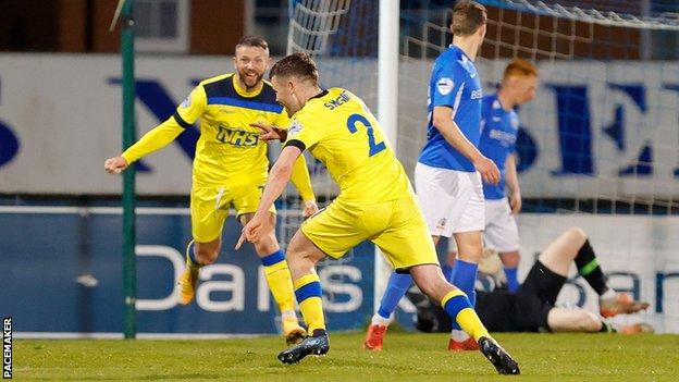 Le But De Shane Mcginty En Deuxième Mi-Temps A Assuré À Dungannon Swifts Une Victoire Méritée Contre Glenavon Au Premier Tour De La Coupe D'Irlande