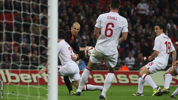 Arjen Robben scores for Netherlands