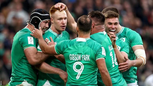 Ireland celebrate Ciaran Frawley's try against Wales