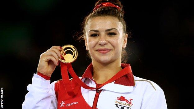 Claudia Fragapane with a Commonwealth gold medal
