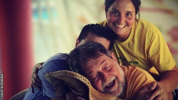 The father with his daughter