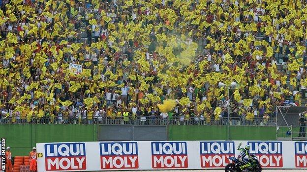 Forskelle melodi Sammenhængende Valentino Rossi: Six reasons why fans continue their devotion to the MotoGP  superstar - BBC Sport