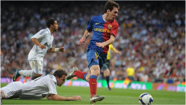 Lionel Messi of Barcelona beats Cristoph Metzelder of Real Madrid, 2009.