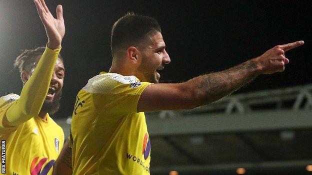 Aleksandar Mitrovic celebra