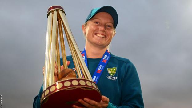 Alyssa Healy with the Women's Ashes trophy