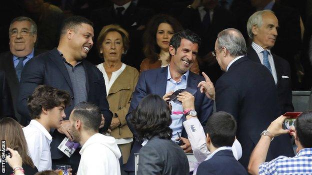 Luis Figo and Florentino Perez embrace