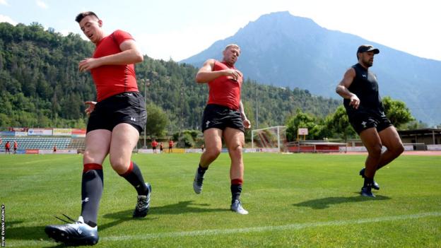 Adam Beard, Ross Moriarty and Taulupe Faletau