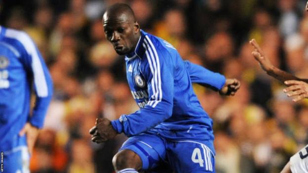 Claude Makelele in action for Chelsea