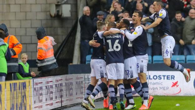 Millwall 2 1 Charlton Matt Smith S Late Header Seals Win For