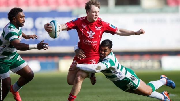 Ioan Lloyd attacks for Scarlets