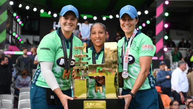  Dane van Niekerk, Shabnim Ismail and Marizanne Kapp celebrate winning The Hundred with Oval Invincibles