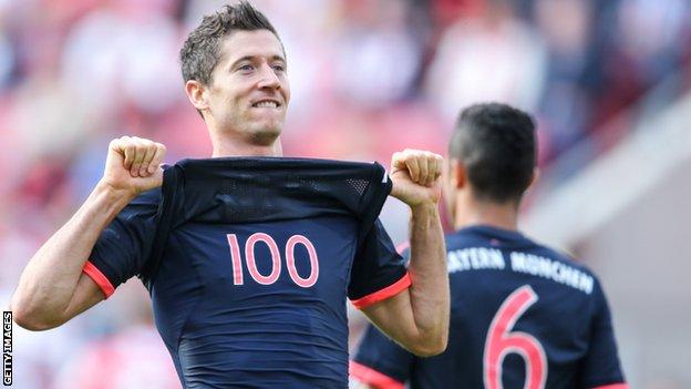 Robert Lewandowski celebrates scoring his 100th Bundesliga goal