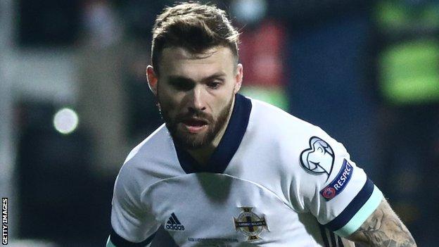 Barrages pour l'Euro 2020: la qualification pour NI serait `` probablement supérieure '' à la finale 2016 - Stuart Dallas
- Championnat d'Europe 2020 Stuart Dallas