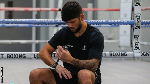 Joe Cordina wrapping hands