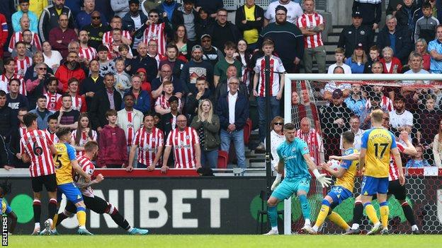 Pontus Jansson scoring against Southampton