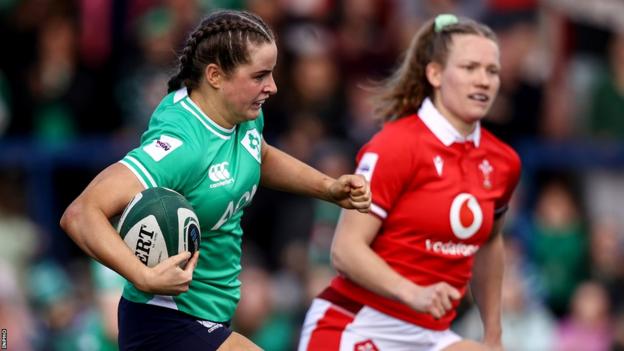 Katie Corrigan scores Ireland's fourth try early in the second half