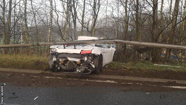 Sergio Romero Manchester United Goalkeeper Unhurt After Car Crash Bbc Sport
