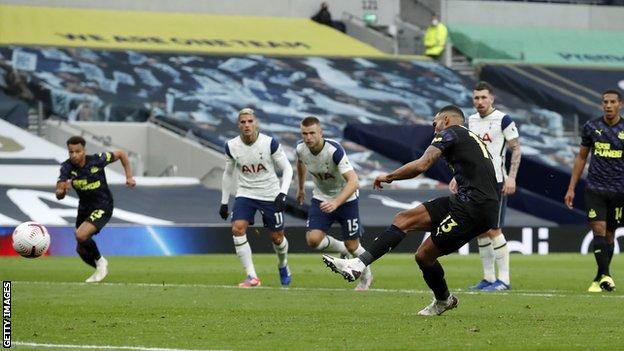 Bournemouth vs Tottenham highlights: VAR rules on Callum Wilson