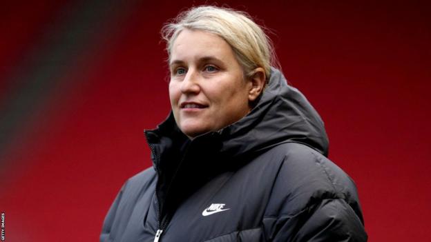 Emma Hayes working with Chelsea