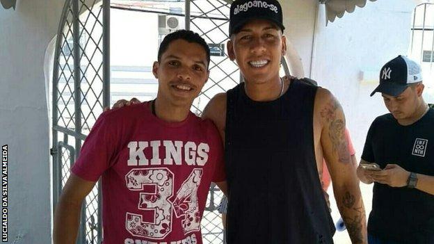 Firmino poses with former classmate and Flamenguinho teammate Lucialdo da Silva Almeida