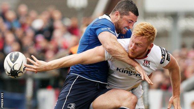 Ulster wing Rory Scholes gets his pass away despite a strong challenge from Leinster's Rob Kearney