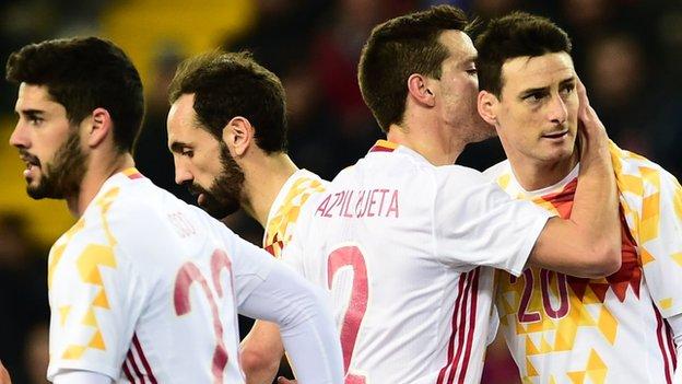 Aritz Aduriz earns Spain a draw in Italy