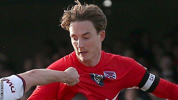 Will Wright: Gillingham sign former Dagenham and Redbridge defender - BBC  Sport