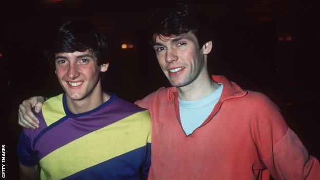British figure skaters Robin Cousins ​​(left) and John Curry (right)