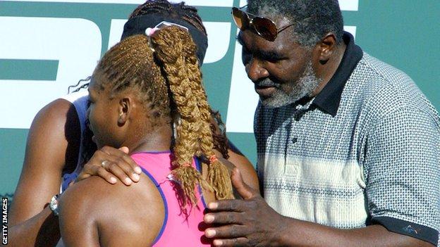 Serena Williams is hugged by Venus Williams and Richard Williams after the 2001 Indian Wells final