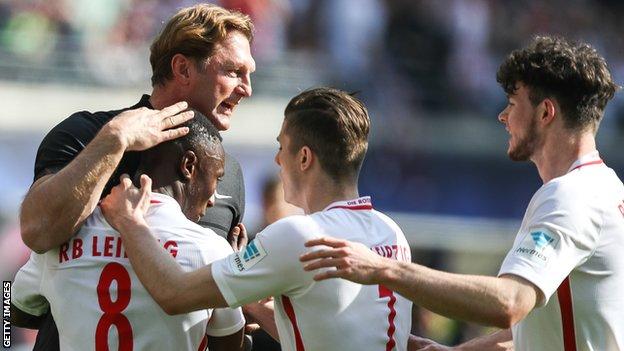 Leipzig coach Ralph Hasenhuttl celebrates with Keita after his goal against SV Darmstadt 98 in April 2017.