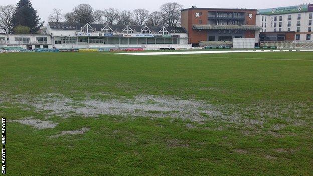 The outfield at New Road remained saturated for the second day running as Worcestershire's opening County Championship match of the season at home to Kent again failed to get started