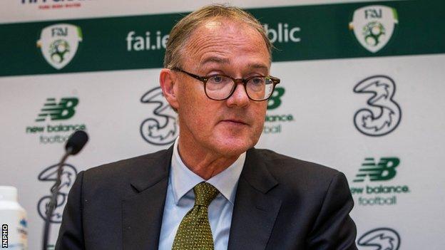 Le président de la FAI, Roy Barrett, espère que Stephen Kenny restera en charge pour le reste de la campagne de qualification pour la Coupe du monde